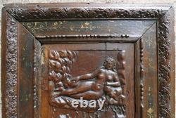 Cadre avec Panneau bas relief Haute Epoque chêne sculpté personnage