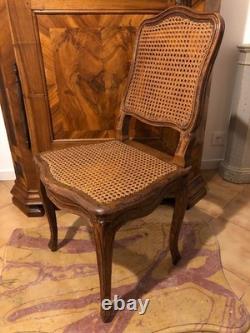 Chaise cannée Louis XV en hêtre scuplté. France, époque XVIIIe