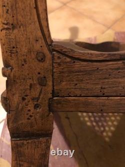 Chaise cannée Louis XV en hêtre scuplté. France, époque XVIIIe