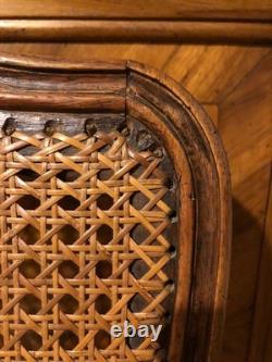 Chaise cannée Louis XV en hêtre scuplté. France, époque XVIIIe