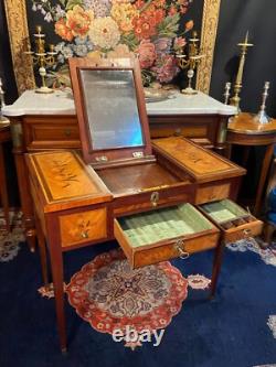 Coiffeuse d'époque XVIIIe à décor marqueté Louis XVI