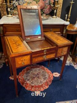 Coiffeuse d'époque XVIIIe à décor marqueté Louis XVI