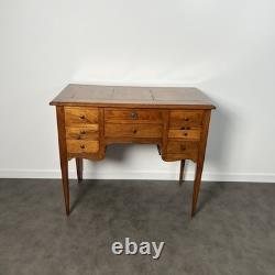 Coiffeuse poudreuse bureau d'époque Louis XVI en merisier, XVIIIe siècle