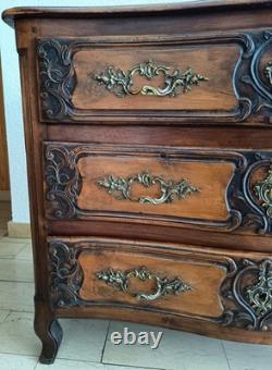 Commode Lyonnaise en noyer époque 18ème