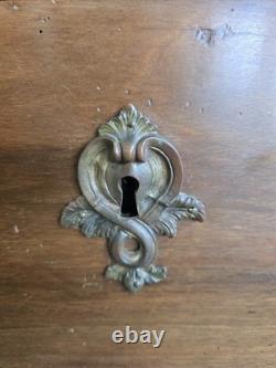 Commode provinciale en noyer massif Époque Louis XIV / Régence Début XVIII