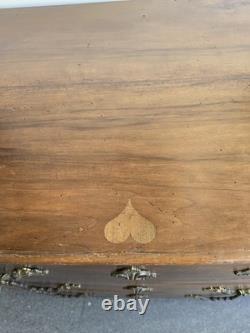 Commode provinciale en noyer massif Époque Louis XIV / Régence Début XVIII