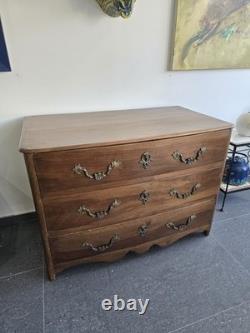 Commode provinciale en noyer massif Époque Louis XIV / Régence Début XVIII