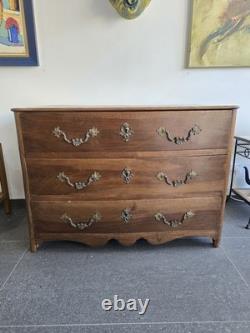 Commode provinciale en noyer massif Époque Louis XIV / Régence Début XVIII