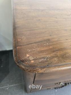 Commode provinciale en noyer massif Époque Louis XIV / Régence Début XVIII