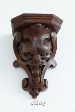Console d'Applique En Noyer Sculpté Au Lion, époque XIX ème