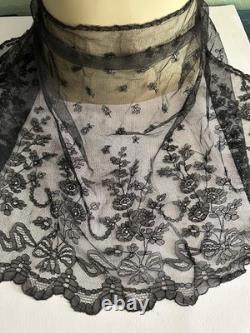 Élégant tablier ancien en dentelle noire fleurs et nouds Belle Époque 54 x 97 cm