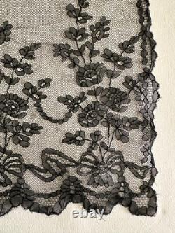 Élégant tablier ancien en dentelle noire fleurs et nouds Belle Époque 54 x 97 cm