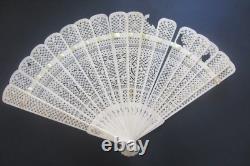 Eventail Epoque XIX Eme Sculpte Et Ajoure Antique Carved Cantonese Chinese Fan