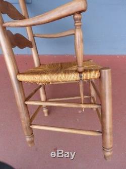 Fauteuil Paillé à Quenouilles, Merisier, époque XIX ème