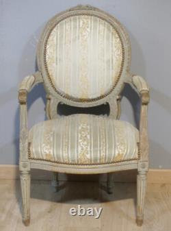 Fauteuil de style Louis XVI en bois sculpté et laqué, époque XIX ème siècle