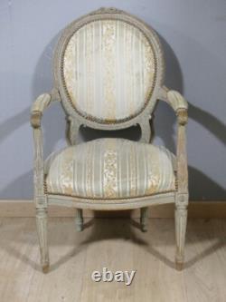Fauteuil de style Louis XVI en bois sculpté et laqué, époque XIX ème siècle