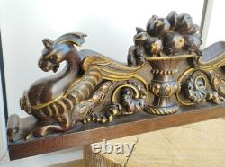 Fronton en noyer sculpté XIXème style Renaissance Haute époque Griffon