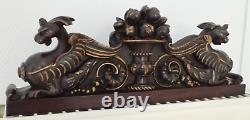 Fronton en noyer sculpté XIXème style Renaissance Haute époque Griffon