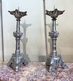 Grande paire de piques ciérges en bronze argenté époque XIXeme