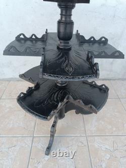 Guéridon époque Napoléon III en bois noirci à décor de feuillages