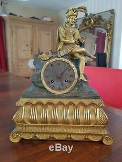 Horloge ancienne en bronze doré, époque XIX ème s, époque romantique