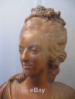 Important buste en terre cuite de Marie Antoinette époque XIX ème siècle