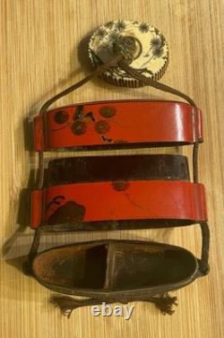 Inro en pin et laque rouge, noir et dorée. Epoque Meiji