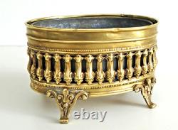 JARDINIERE en Laiton Repoussé Doré et Ajouré Epoque Napoléon III XIXème Siècle