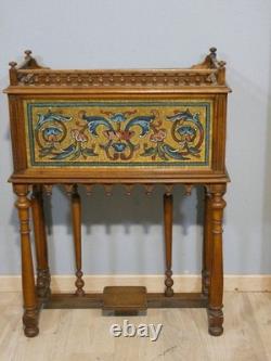 Jardinière haute sur pied en noyer et mosaïque, époque fin XIX ème