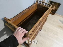 Jardinière haute sur pied en noyer et mosaïque, époque fin XIX ème