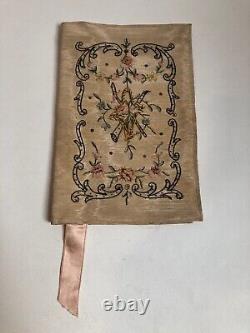 Magnifique ancienne reliure de livre ou pochette en tissu brodé d'époque XIXème