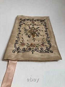 Magnifique ancienne reliure de livre ou pochette en tissu brodé d'époque XIXème