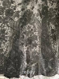 Magnifique dentelle noire ancienne Leavers montée en jupe Belle Époque 68 cm tai