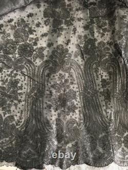Magnifique dentelle noire ancienne Leavers montée en jupe Belle Époque 68 cm tai
