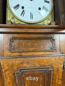 Magnifique horloge de parquet époque XIXeme en noyer, loupe et marqueterie