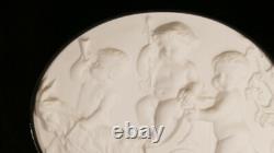 Médaillon Néoclassique Aux Putti En Biscuit De Porcelaine Encadré, époque XIX èm