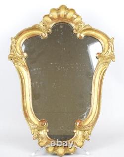 Miroir époque XIXème siècle, cadre en bois sculpté doré, Style Louis XV