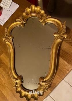 Miroir époque XIXème siècle, cadre en bois sculpté doré, Style Louis XV