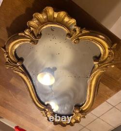 Miroir époque XIXème siècle, cadre en bois sculpté doré, Style Louis XV