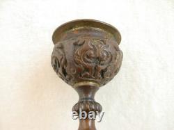 PAIRE DE BOUGEOIR EN BRONZE, A PATINE BRUNE, EPOQUE XIXème