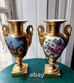 PAIRE DE VASE MEDICIS EN PORCELAINE DE PARIS EPOQUE XIXème