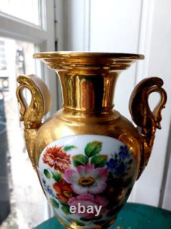 PAIRE DE VASE MEDICIS EN PORCELAINE DE PARIS EPOQUE XIXème