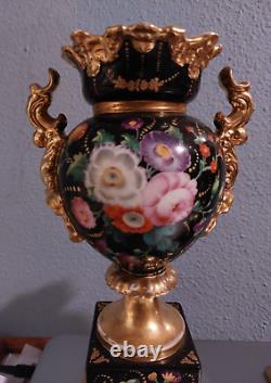 PAIRE DE VASE MEDICIS LOUIS PHILIPPE EN PORCELAINE VIEUX PARIS EPOQUE XIXème