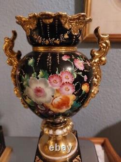 PAIRE DE VASE MEDICIS LOUIS PHILIPPE EN PORCELAINE VIEUX PARIS EPOQUE XIXème