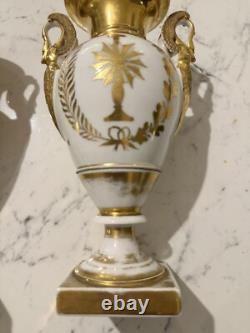 PAIRE DE VASES BALUSTRES LOUIS PHILIPPE EN PORCELAINE VIEUX PARIS EPOQUE XIXème