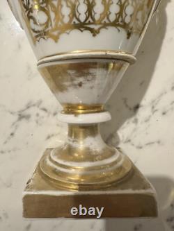 PAIRE DE VASES BALUSTRES LOUIS PHILIPPE EN PORCELAINE VIEUX PARIS EPOQUE XIXème