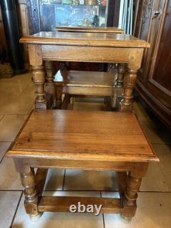 Paire D'escabeaux De Bibliothèque Formant Piédestal Époque Restauration Chêne