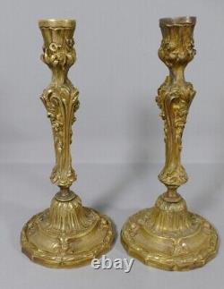 Paire De Bougeoirs De Style Louis XV Rocaille En Bronze Doré, époque XIX ème