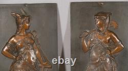 Paire De Plaques En Bronze Embouti Aux Divinités, époque XIX ème