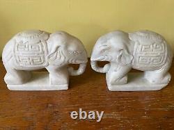 Paire d'Elephants En Marbre, Extrême Orient, Epoque XIXème Ou Antérieure